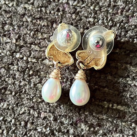 Christian Dior pearl drop earring - Picture 3 of 3